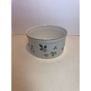 Wedgwood Wild Strawberry Oven To Table 6 3/4" Souffle Dish Made in England